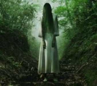 Illustration for article titled Why are there so many ghost stories about a "woman in white"?